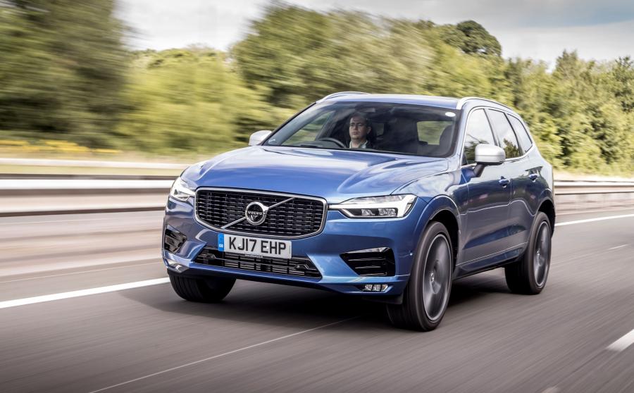  Volvo XC60 T5 R-Design 2017 года  (UK) (фото 13 из 26)